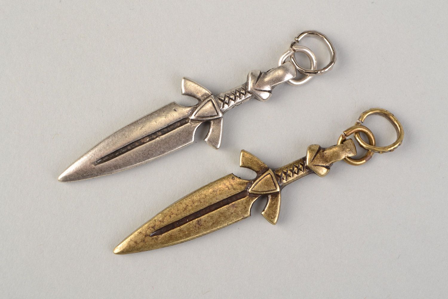 Set of 2 handmade designer metal neck pendants in the shape of knives unisex photo 4