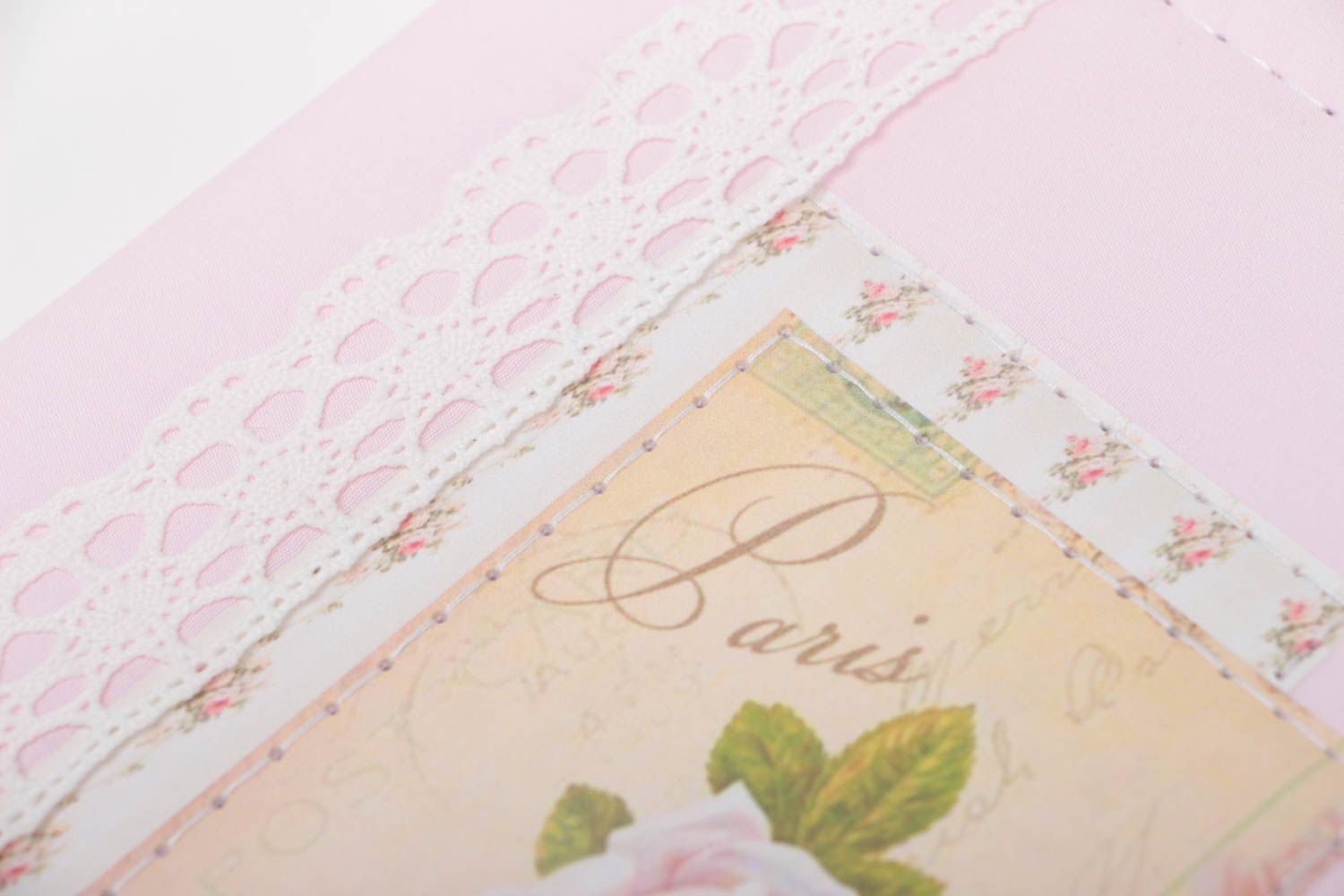 Розовый блокнот хенд мейд с тканевой обложкой и кружевами с рисунком розы фото 3
