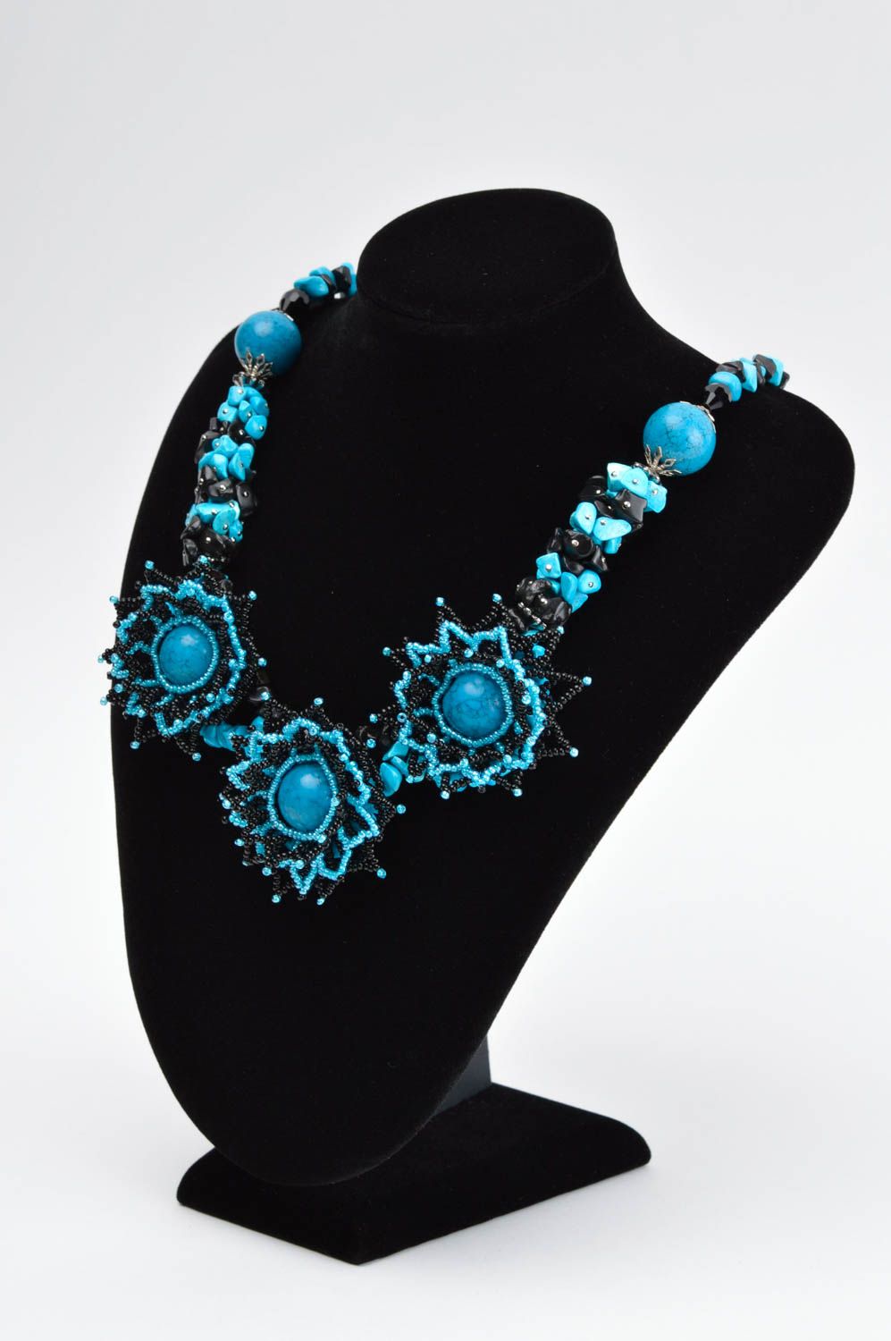 Handmade blaue Rocailles Kette Damen Collier mit Howlith Accessoire für Frauen  foto 1