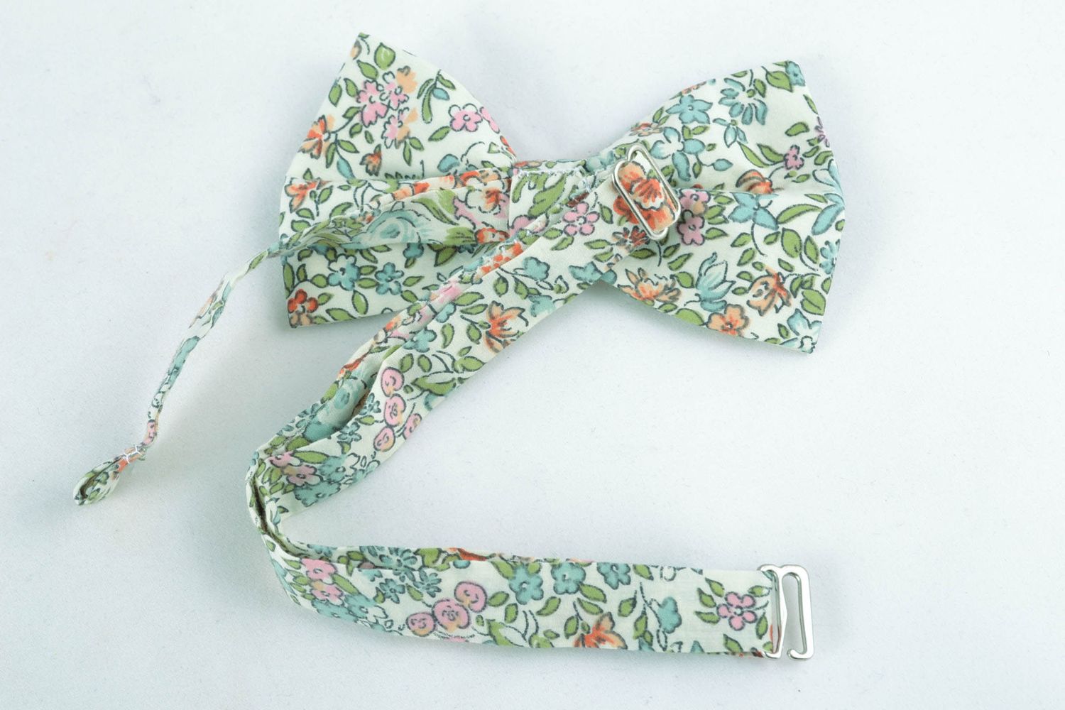 Handmade fabric bow tie with floral print photo 4