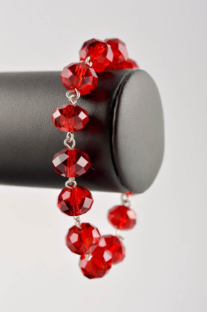 Bracelet en perles à facettes Bijoux fait main Cadeau femme rouge design élégant photo 2