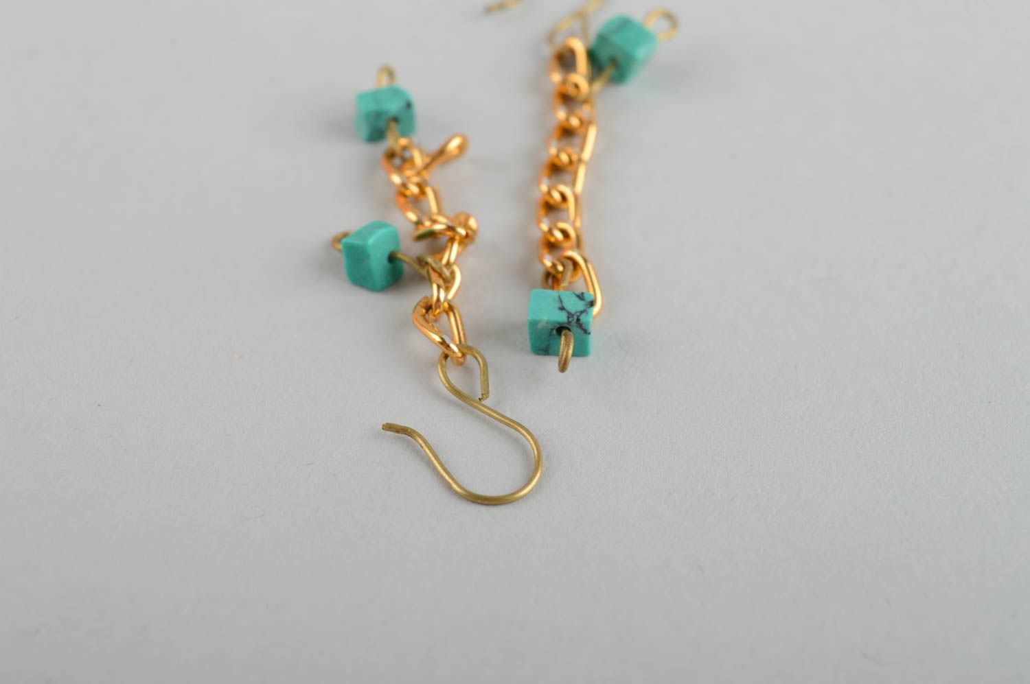 Boucles d'oreilles pendantes Bijoux fait main en métal turquoise Cadeau femme photo 3