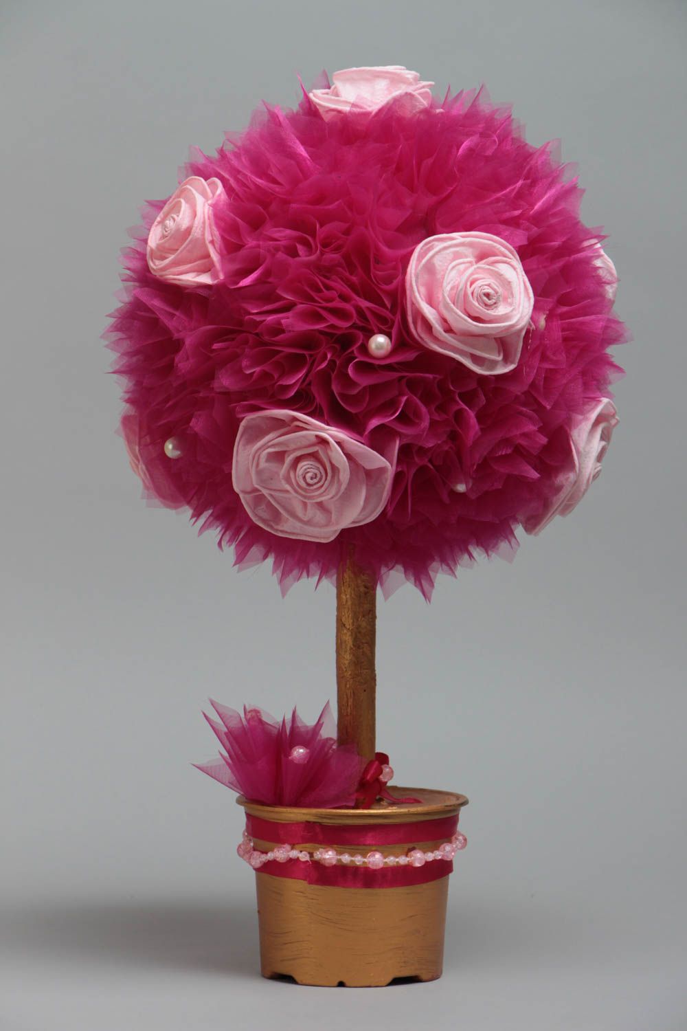 Topiario artesanal de organza y rosas rosado en maceta de tamaño mediano foto 2