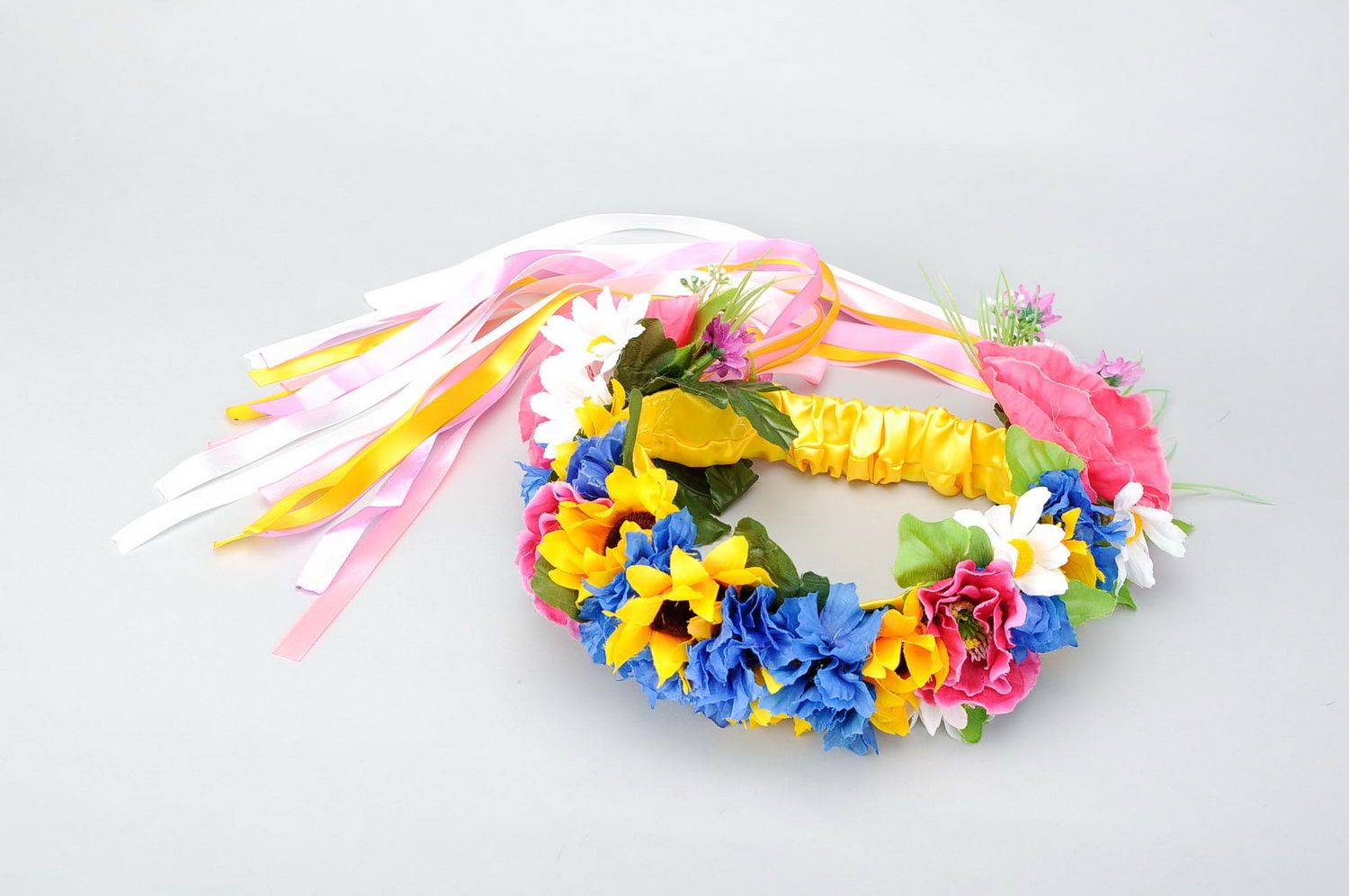 Ghirlanda con fiori artificiali fatta a mano accessorio originale da donna foto 3