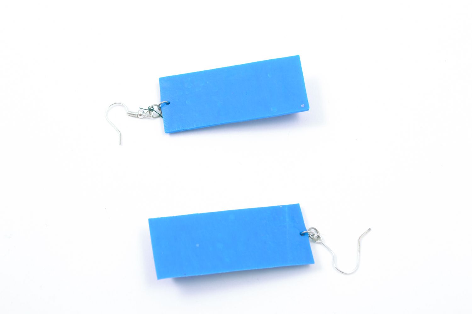 Pendientes de arcilla polimérica rectangulares azules foto 3