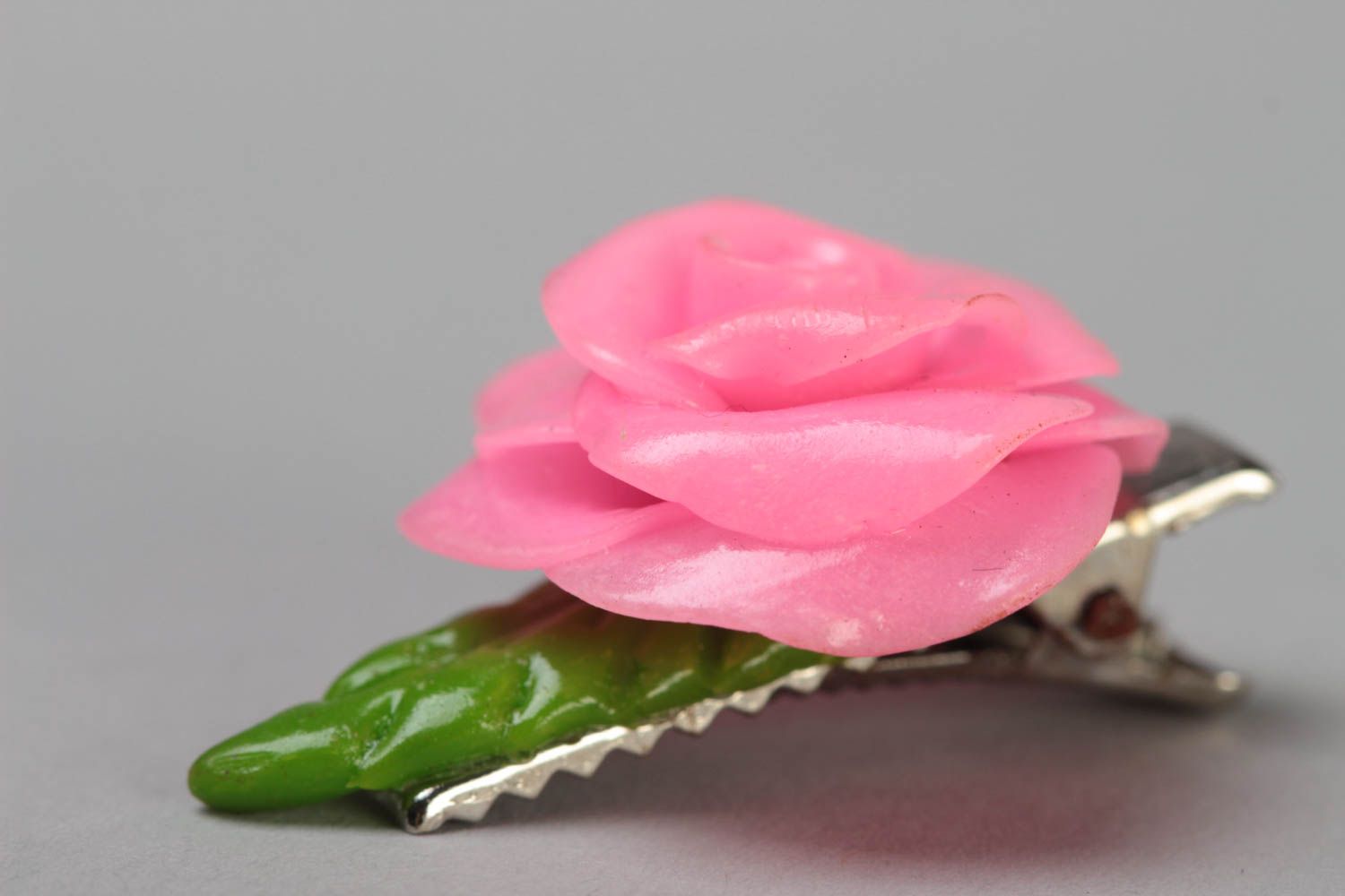 Handmade tiny decorative hair clip with metal basis and polymer clay pink flower photo 3