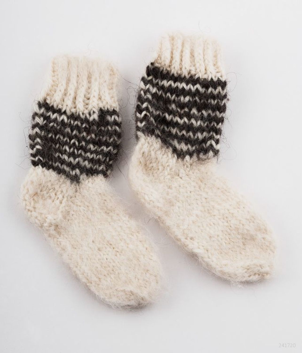 Warm women's woolen socks  photo 2