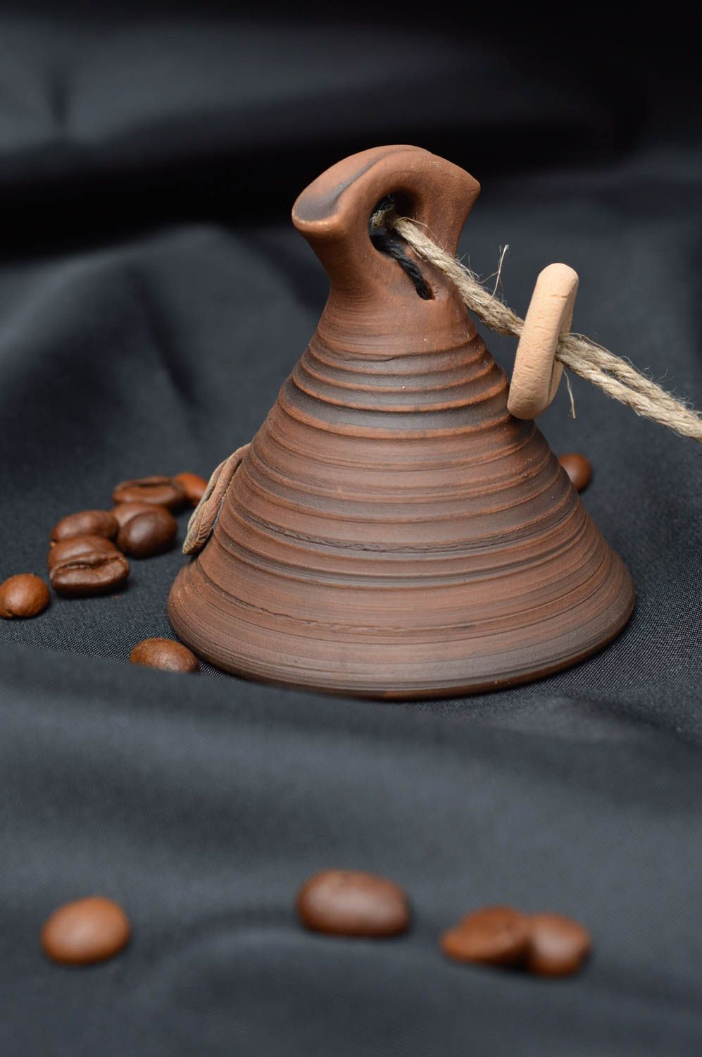 Cloche à vent en céramique marron originale faite main avec cordelette en lin photo 1