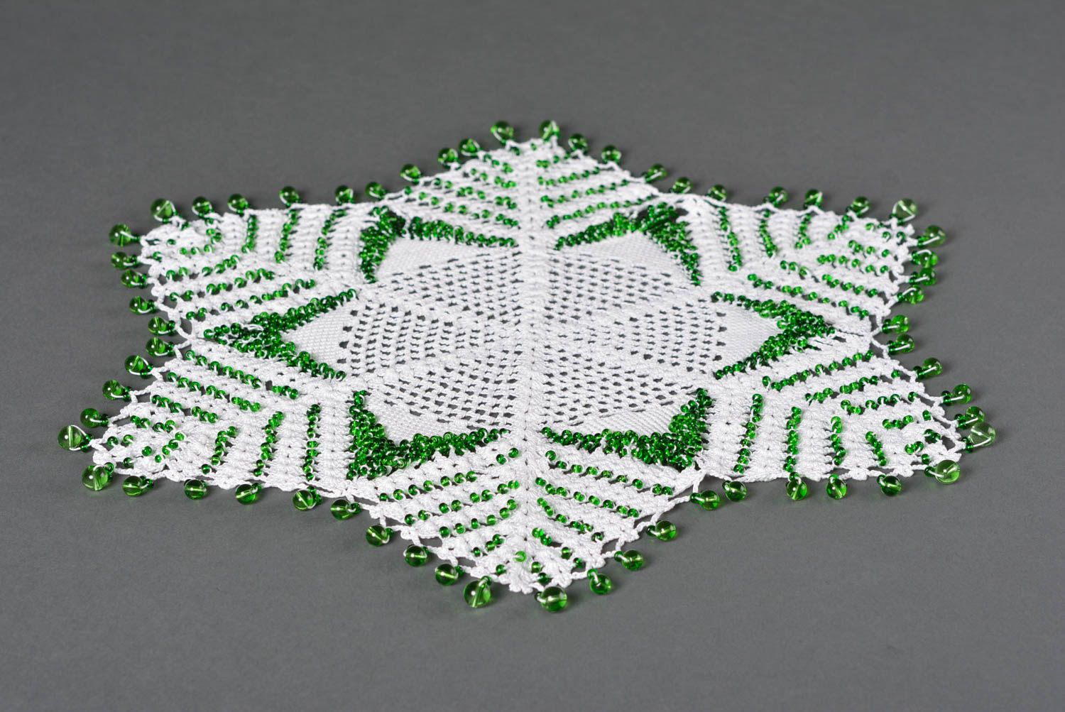 Napperon original fait main Textile de table au crochet blanc-vert Déco maison photo 1