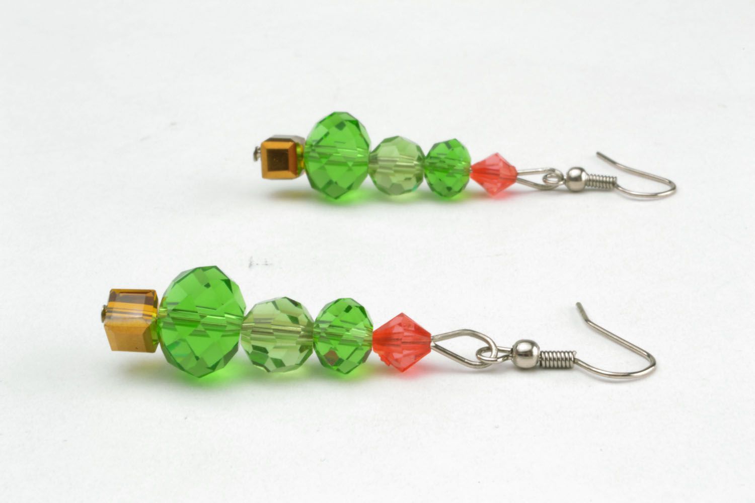Grüne Ohrringe mit böhmischen Glasperlen foto 2