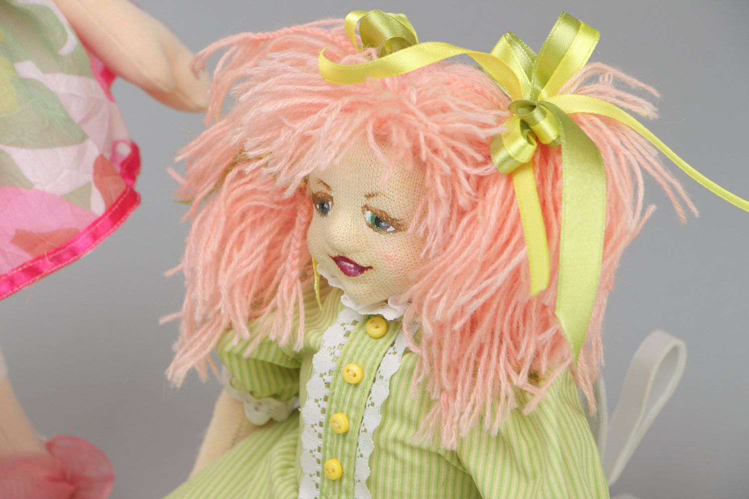 Kuscheliges Designer handgemachtes Puppen Set aus Wirkstoff und Nessel 2 Stück  foto 3
