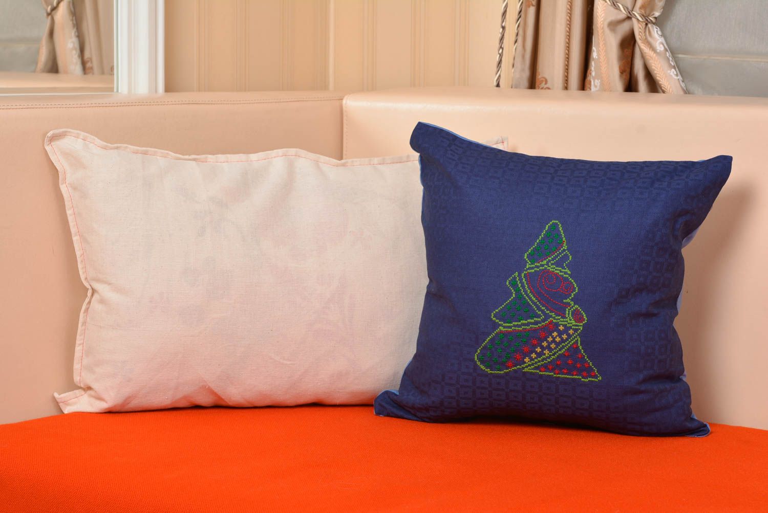 Funda de almohada de tela natural de satén azul bordada a mano artesanal foto 5