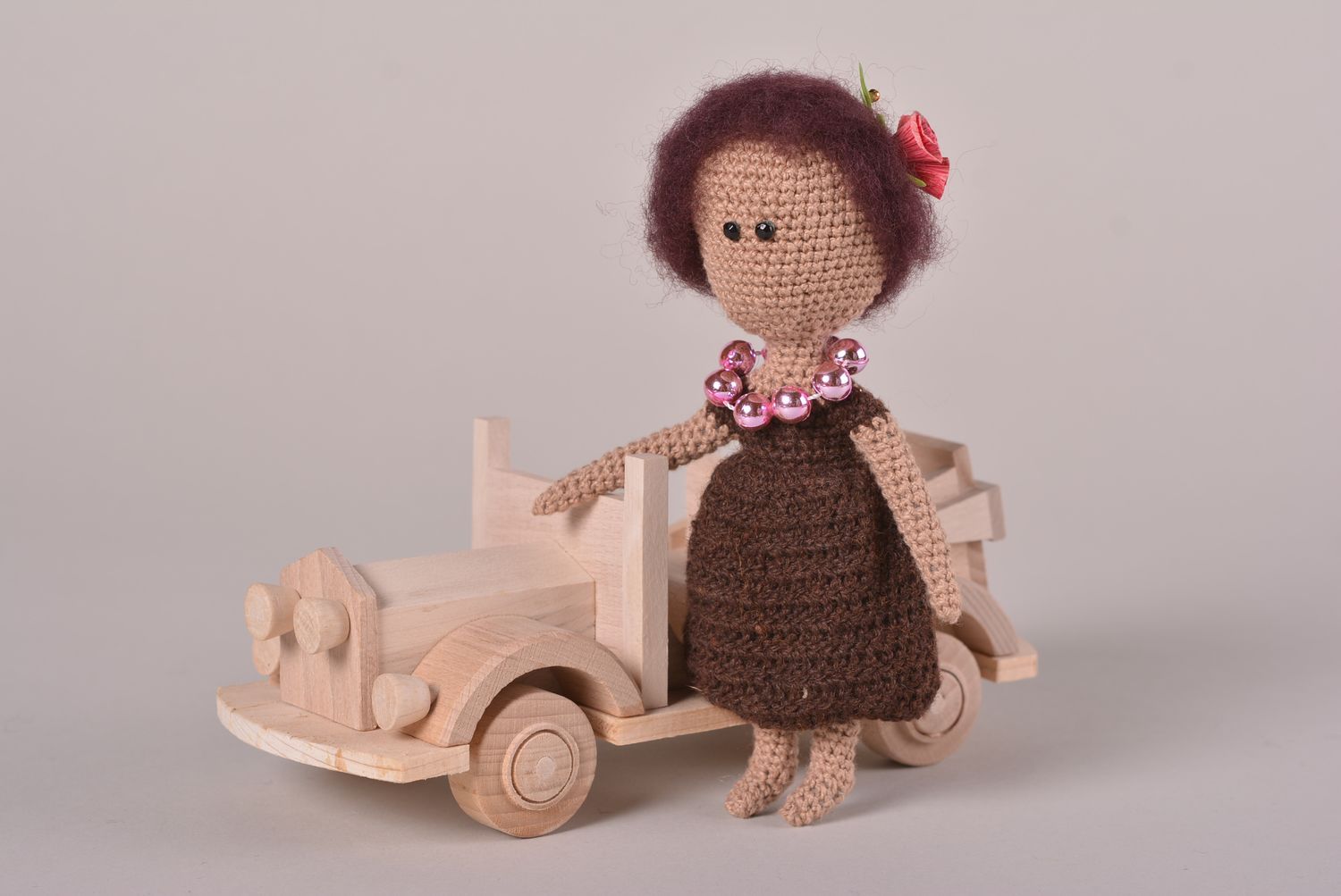 Мягкая игрушка кукла ручной работы кукла крючком в кофейном платье красивая фото 1