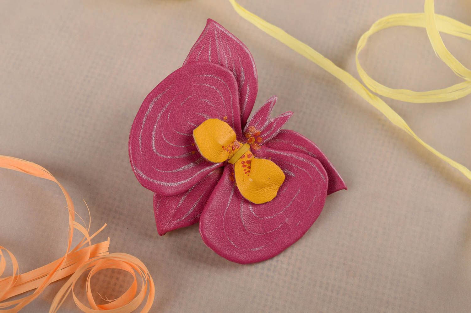 Broche en cuir fait main Broche fantaisie Accessoire femme orchidée rose photo 1