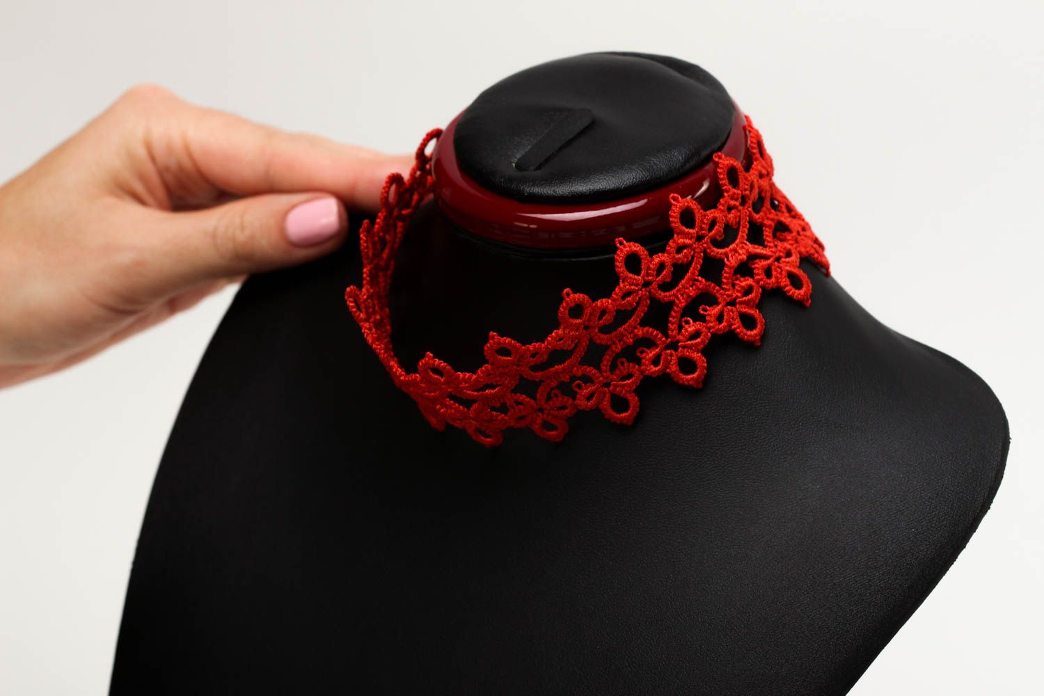 Колье ручной работы красное колье из ниток утонченное украшение на шею фото 2