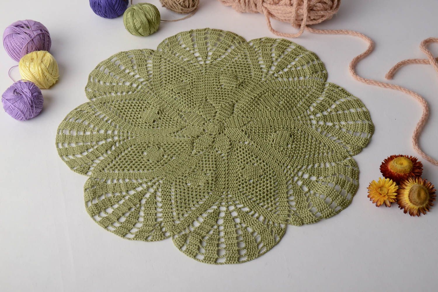 Decorative crochet tablecloth photo 1