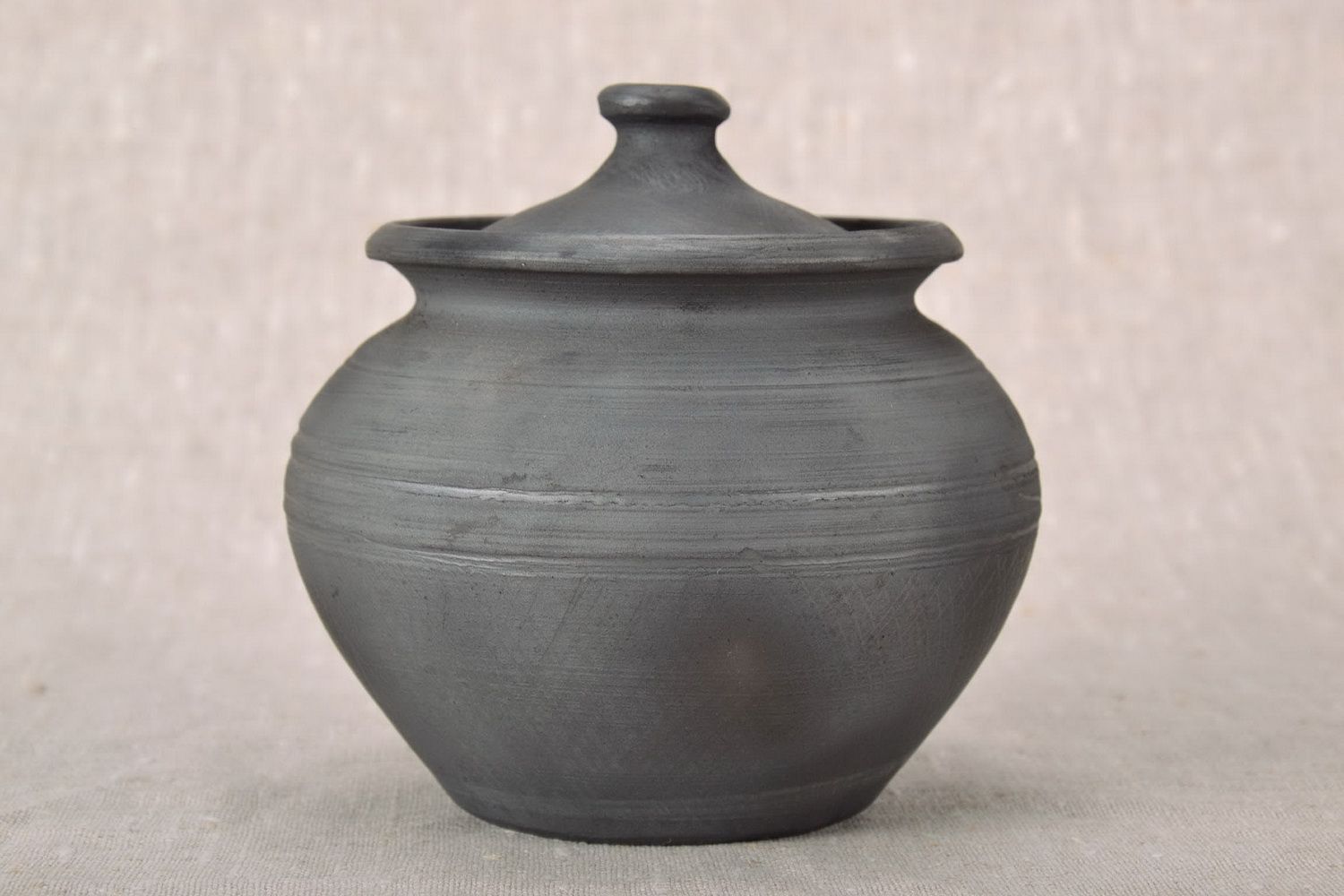 Clay pot with saucer and lid photo 2
