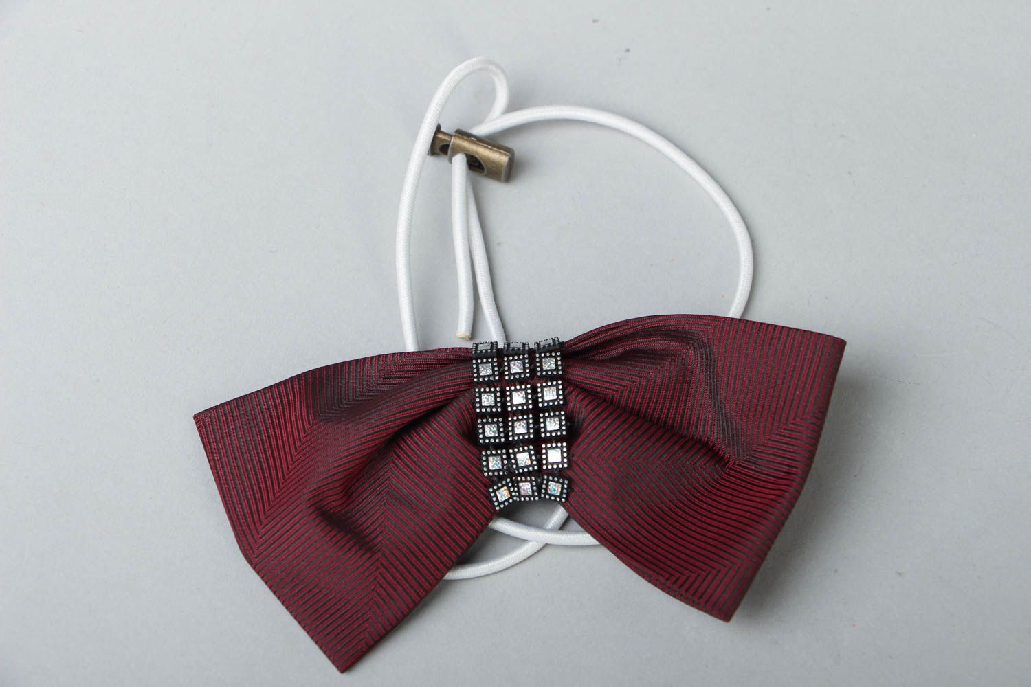 Elegant textile bow tie photo 1
