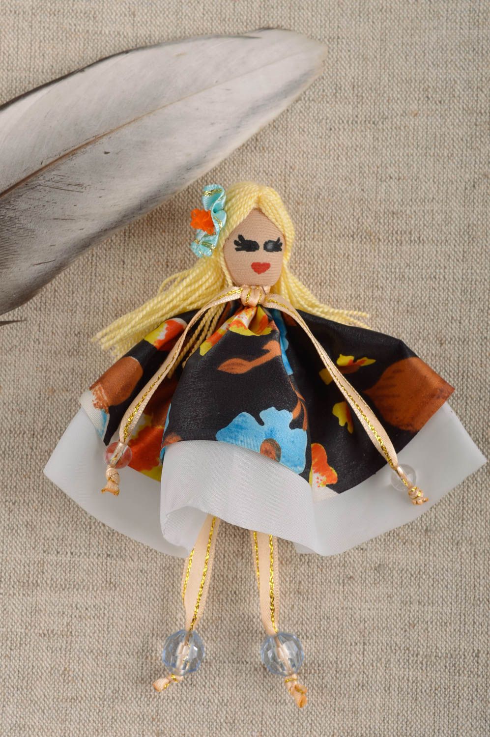 Broche poupée Bijou fait main Accessoire femme originale belle satin cristal photo 1