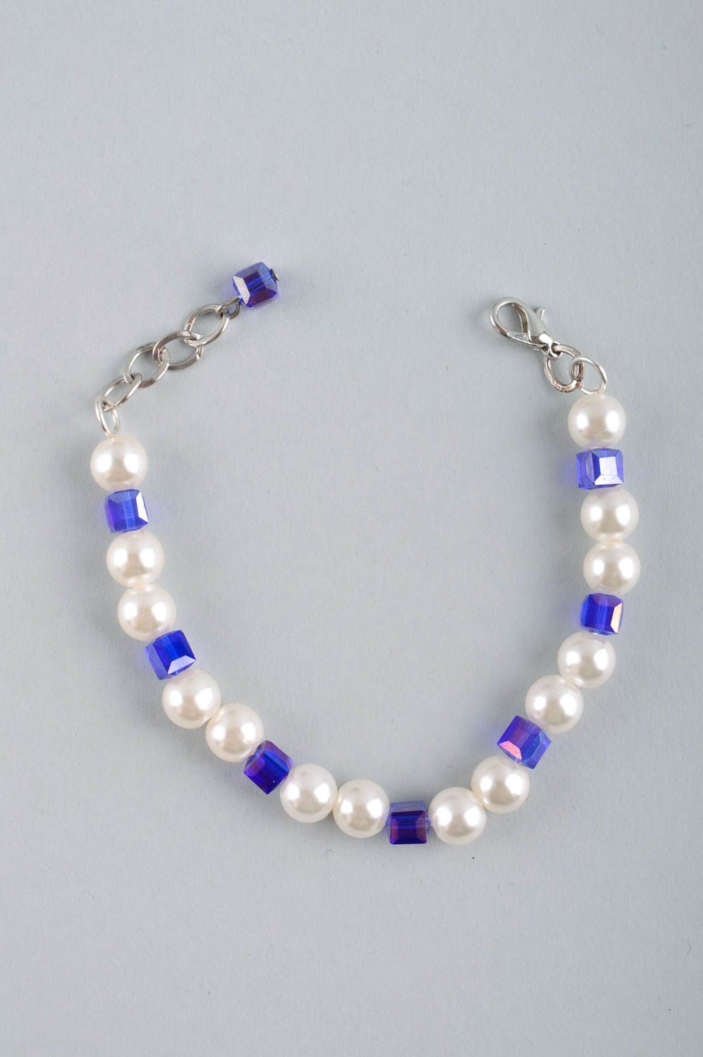 White and blue beads chain bracelet for young girls photo 4