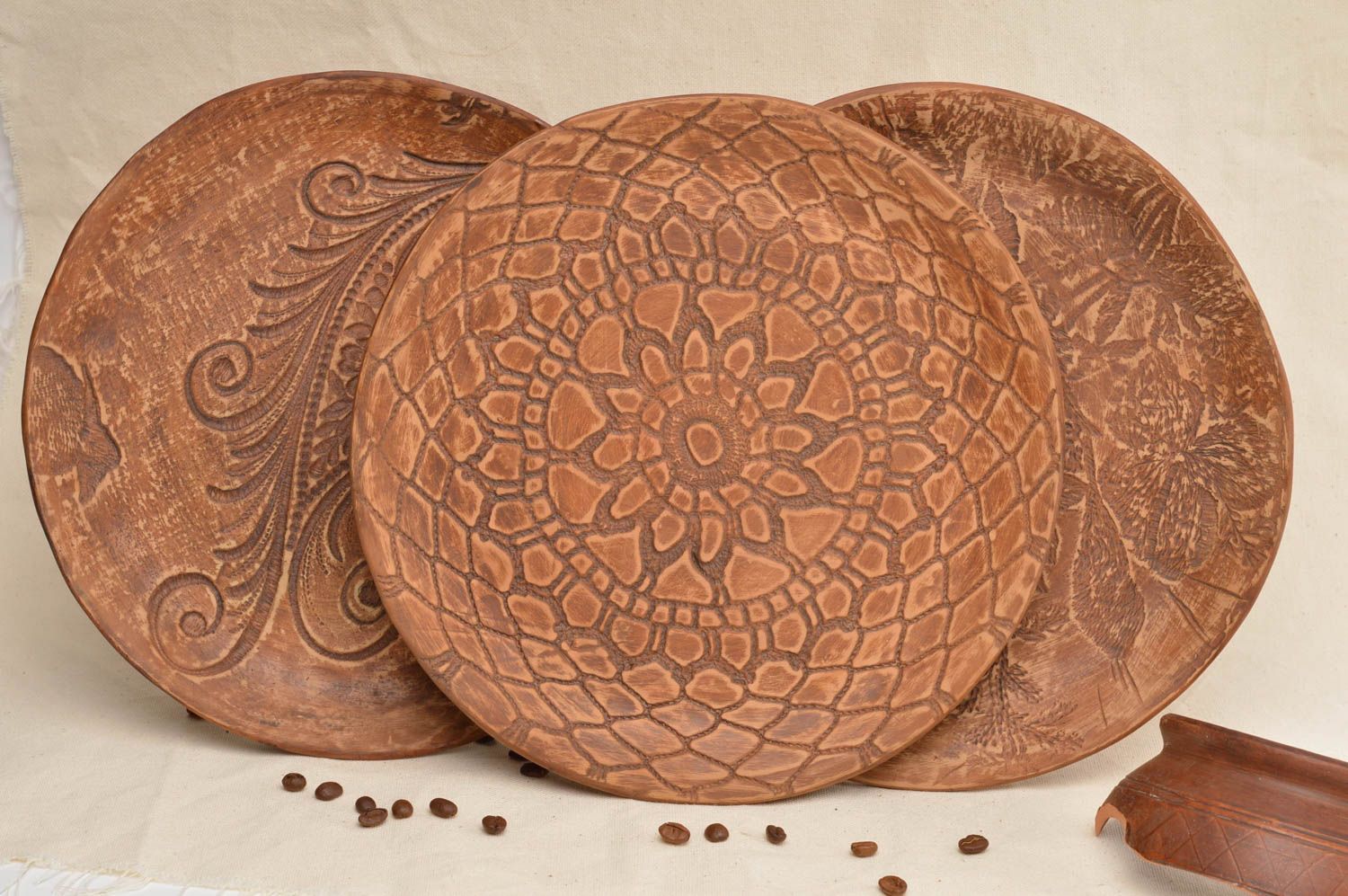 Assiettes en argile faites main rondes 3 pièces plates originales avec motifs photo 1