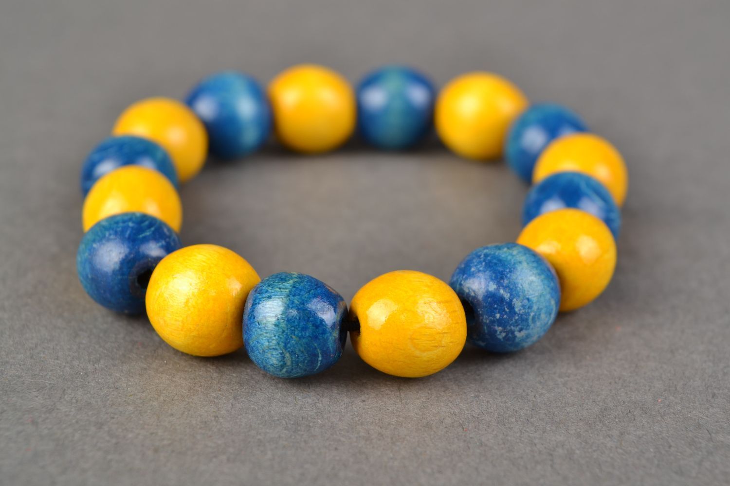 Set de bijoux en perles de bois de hêtre faits main bracelet collier jaune bleu photo 4