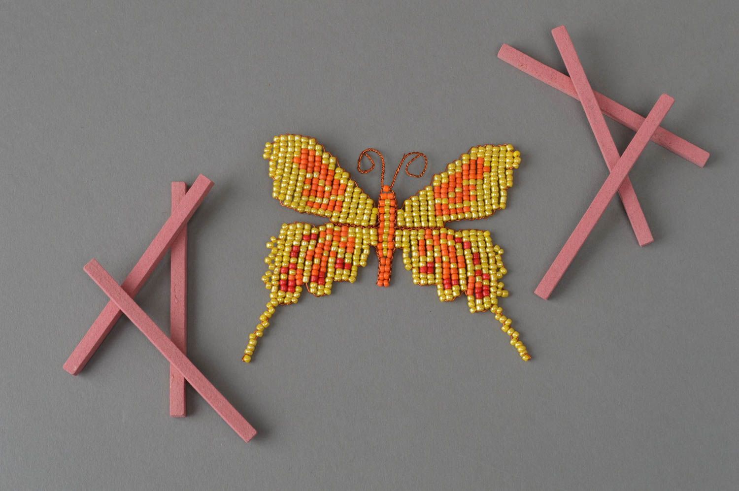 Плетеный магнит на холодильник в виде бабочки желтый небольшой ручная работа фото 1