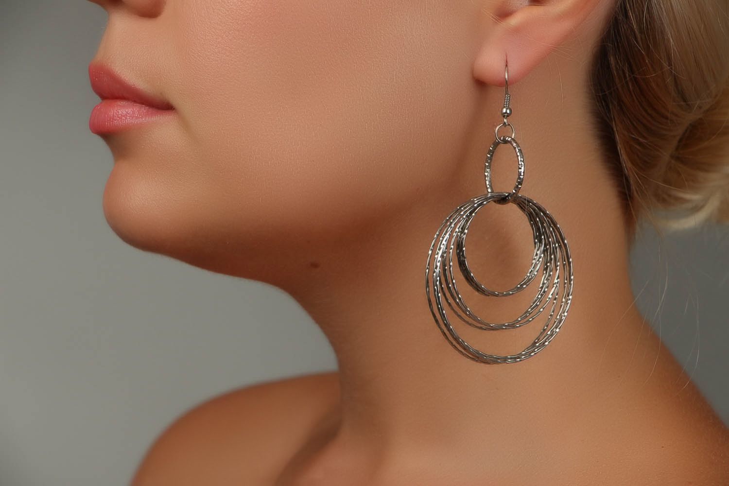 Earrings made ​​of metal photo 4
