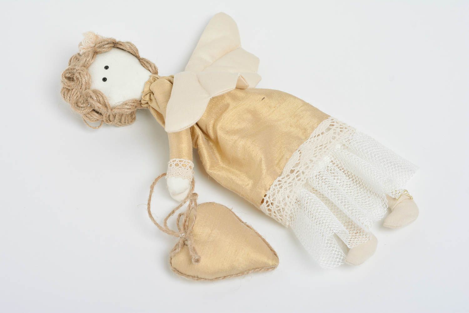 Poupée ange en tissu à suspendre faite main avec coeur décorative originale photo 4