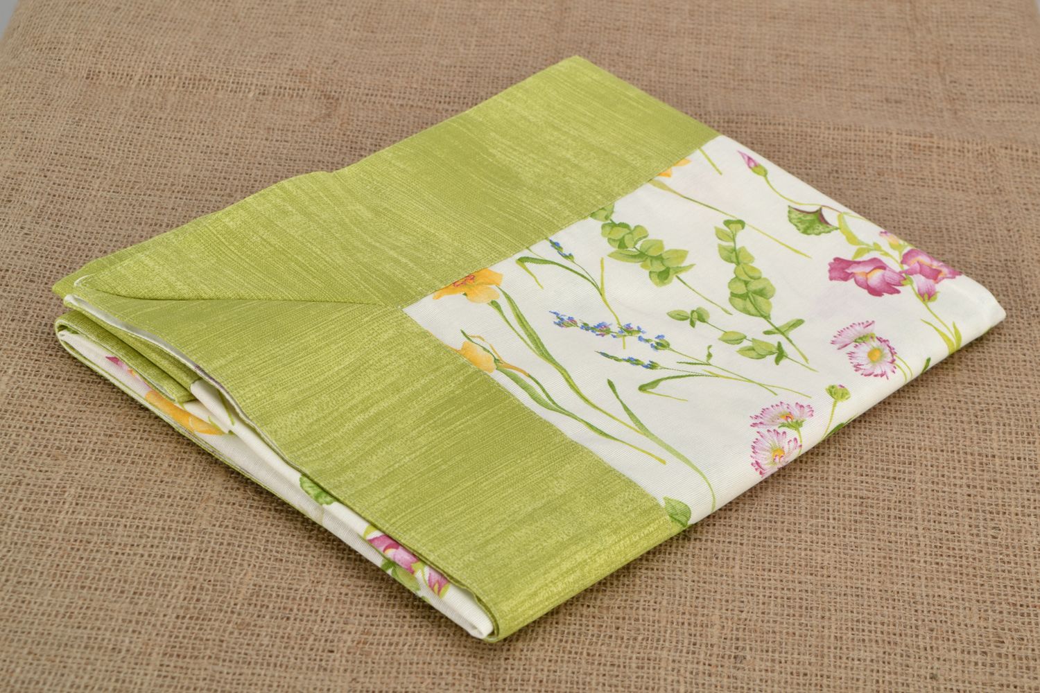 Nappe de table en tissu de coton et polyamide faite main aux tons verts photo 4