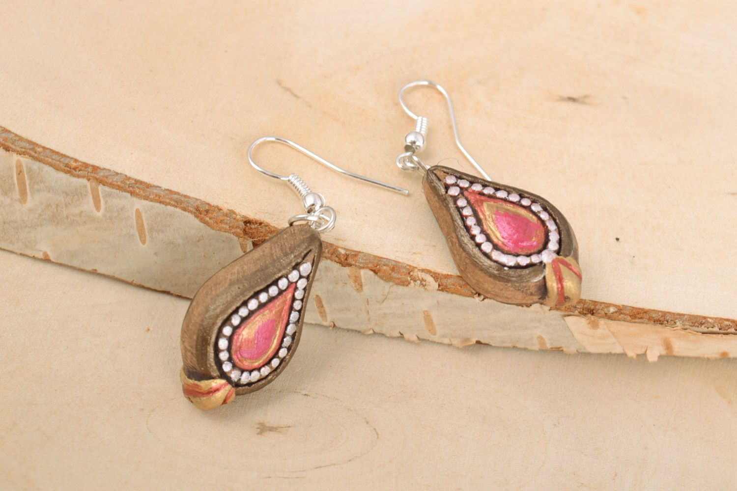 Tender homemade drop-shaped ceramic dangling earrings painted with acrylics photo 5