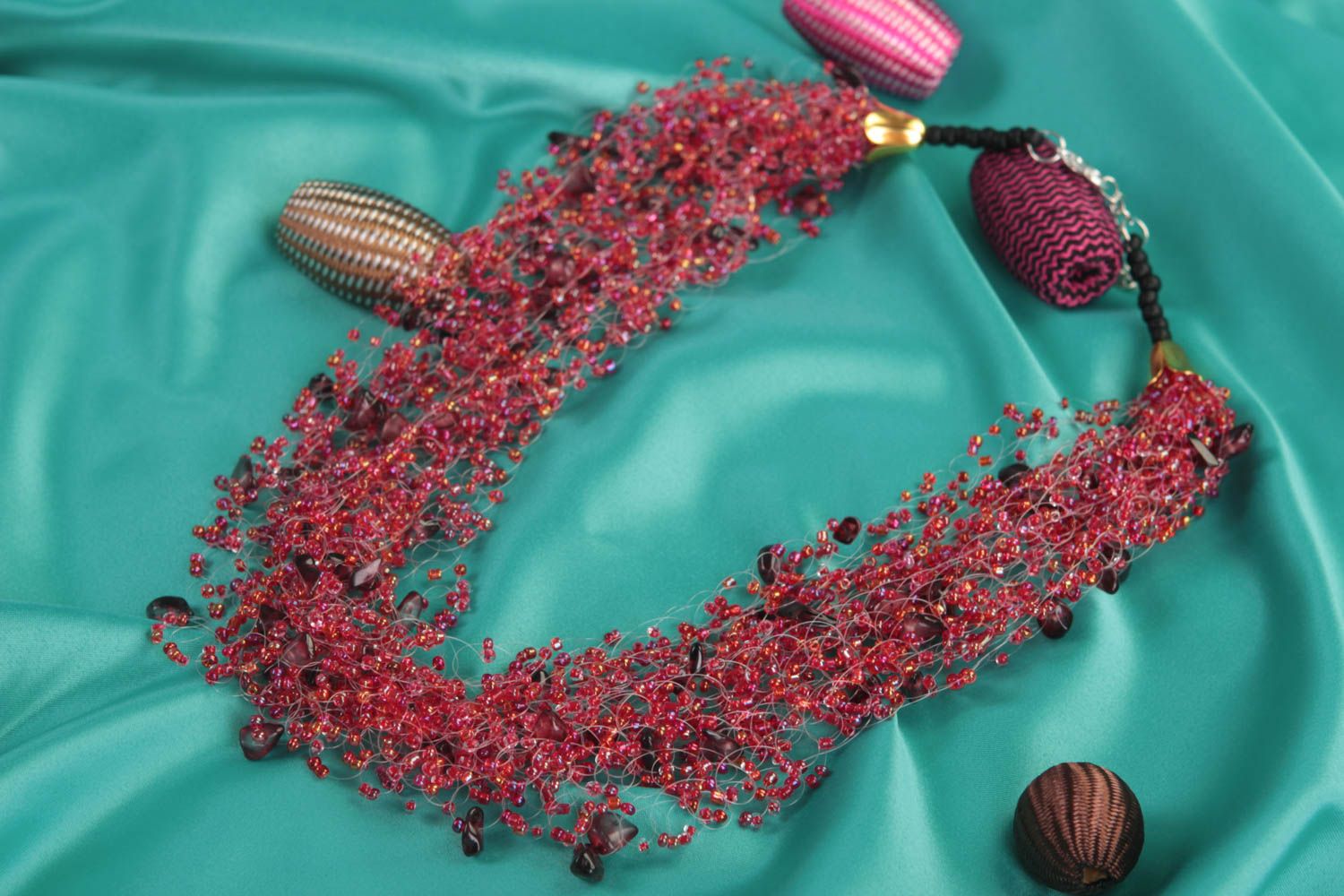 Collier perles rocaille fait main Bijou fantaisie Accessoire femme rose festif photo 1