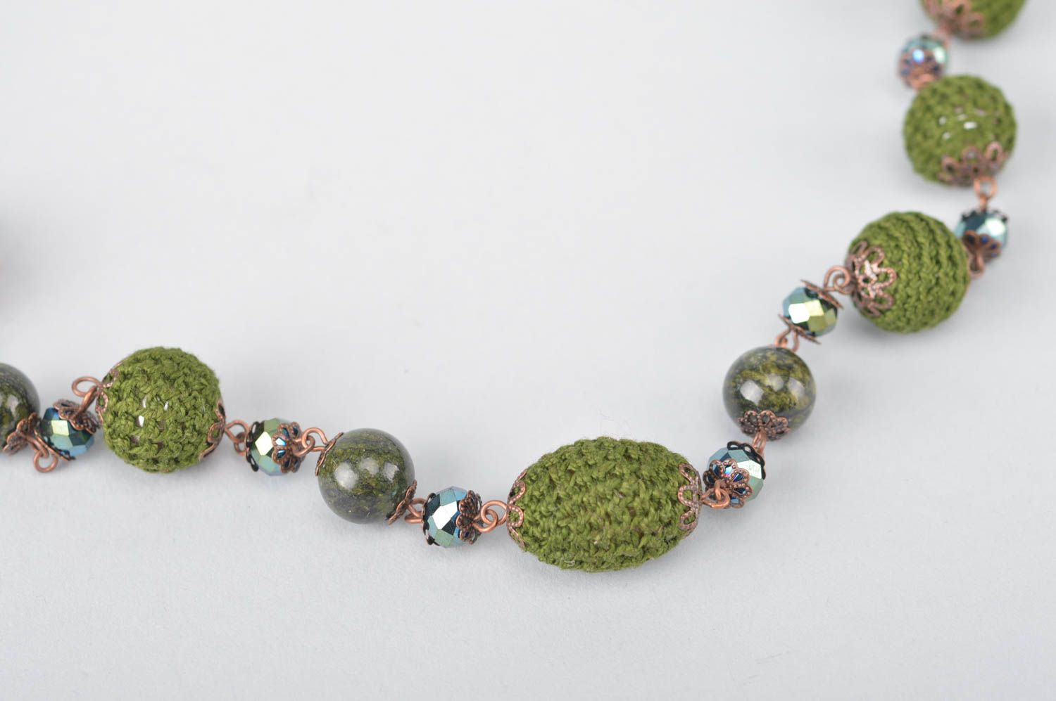 Collier vert foncé Bijou fait main fils de coton cristaux perles Cadeau femme photo 4