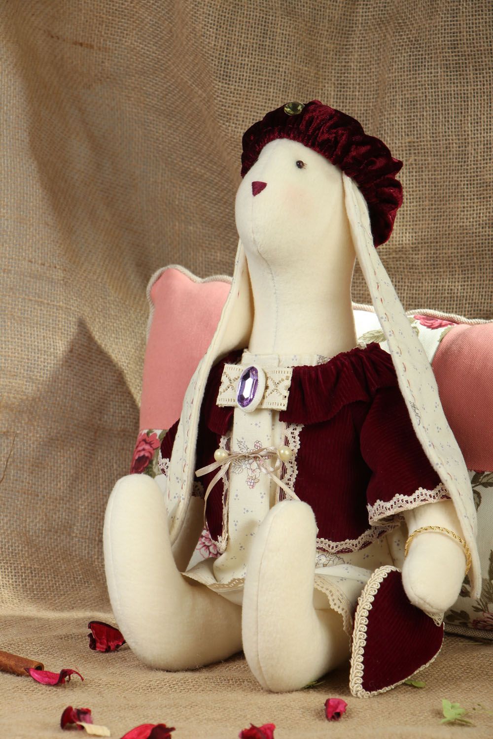 Kuscheltier Hase mit Baskenmütze foto 5