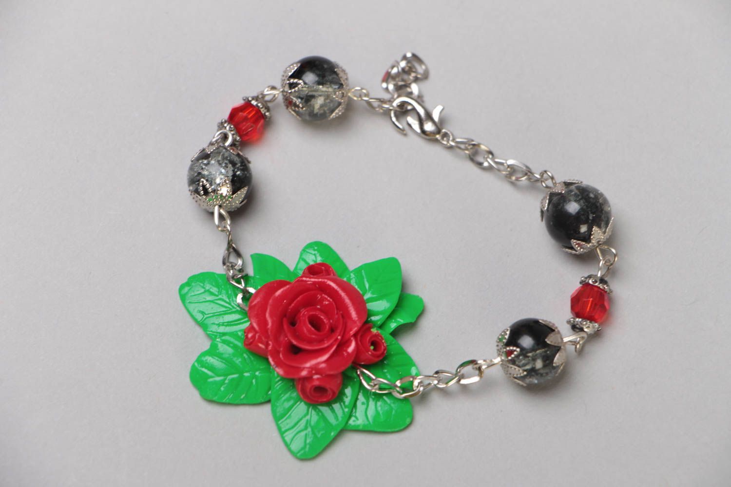 Handmade Armband aus Polymer Ton mit Blumen Glaskugeln rot grün schwarz  foto 1