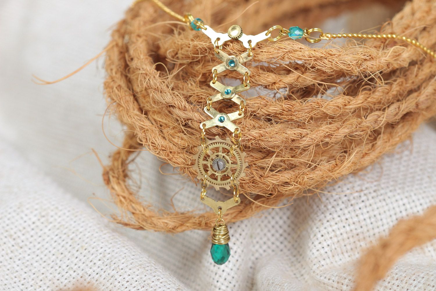 Joli pendentif fait main avec cristaux turquoise style steampunk bijou photo 1