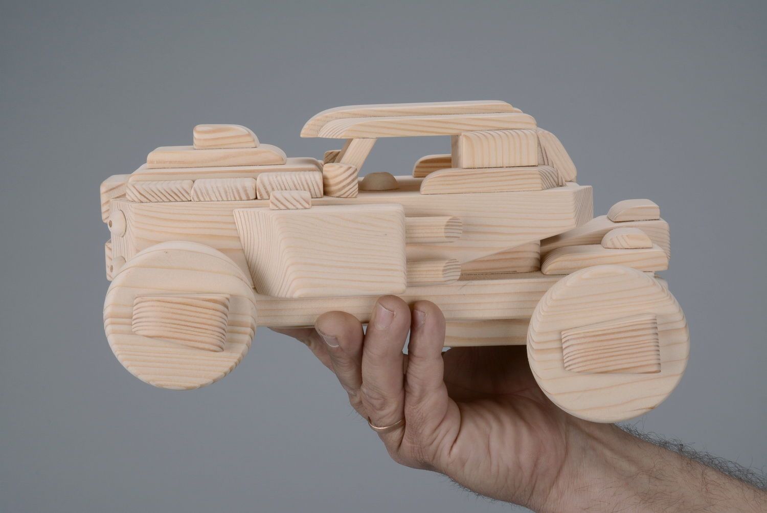 Spielzeug Auto aus Holz foto 4