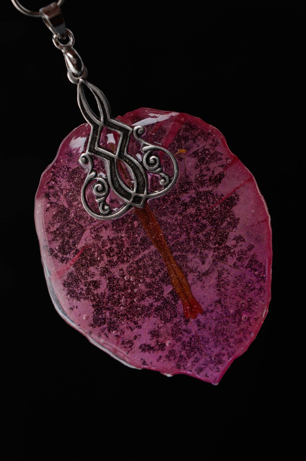 Pendant with natural plant coated with epoxy resin photo 2