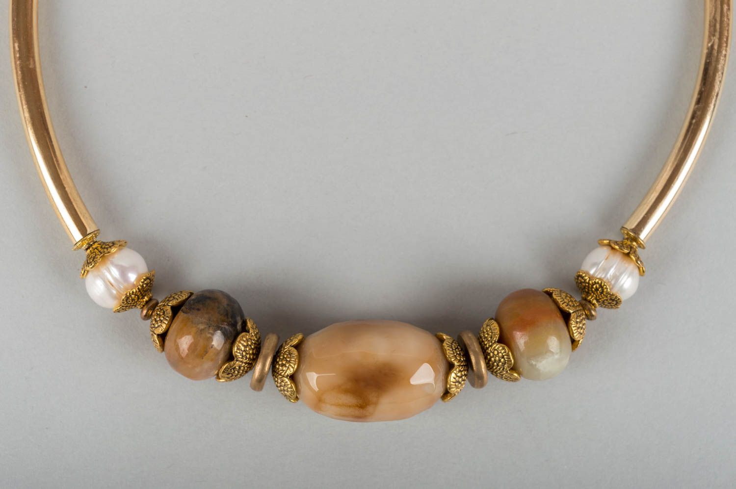 Ожерелье из натуральных камней жемчуга агата и жадеита ручной работы фото 3