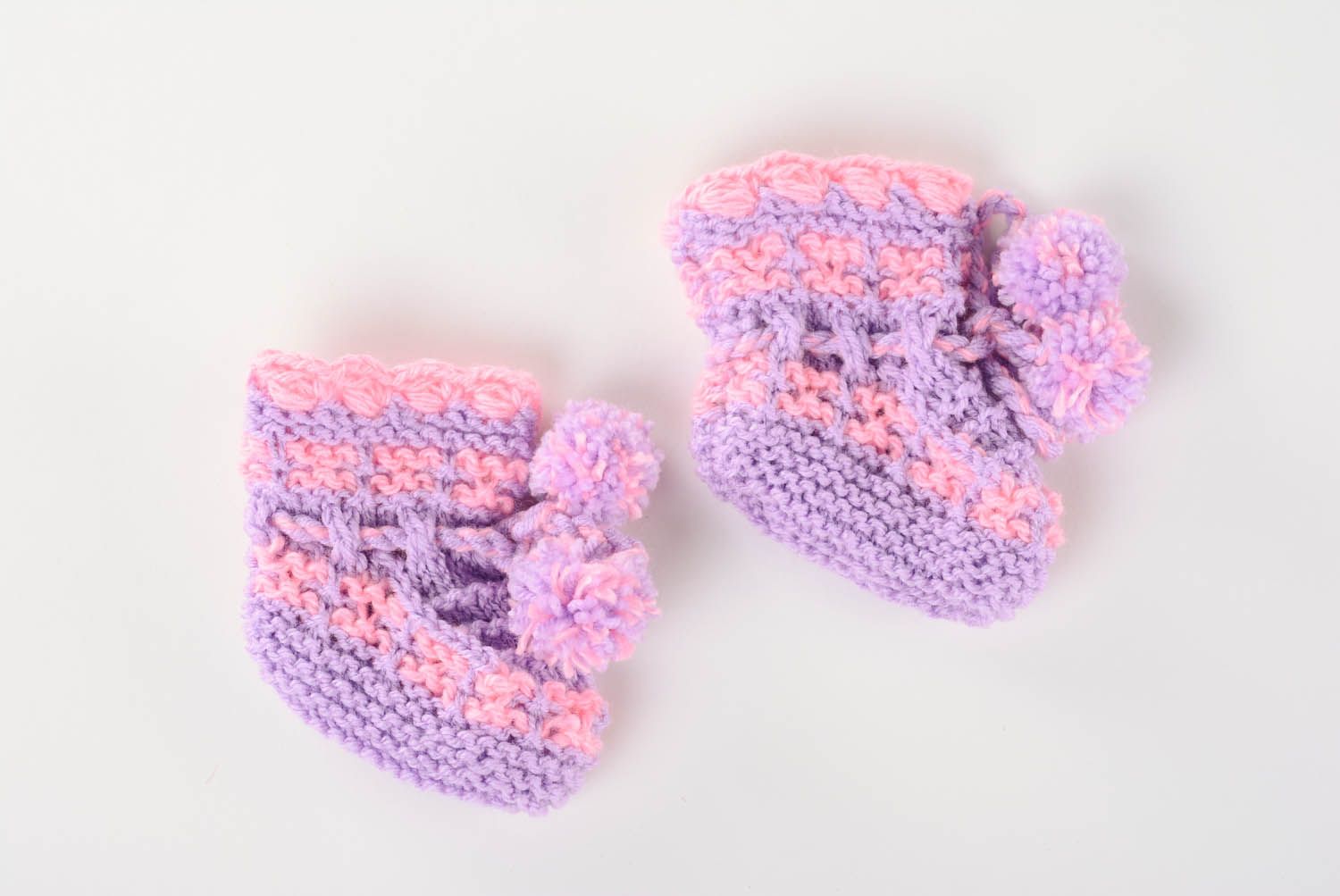 Chaussons de bébé tricotés roses faits main photo 4