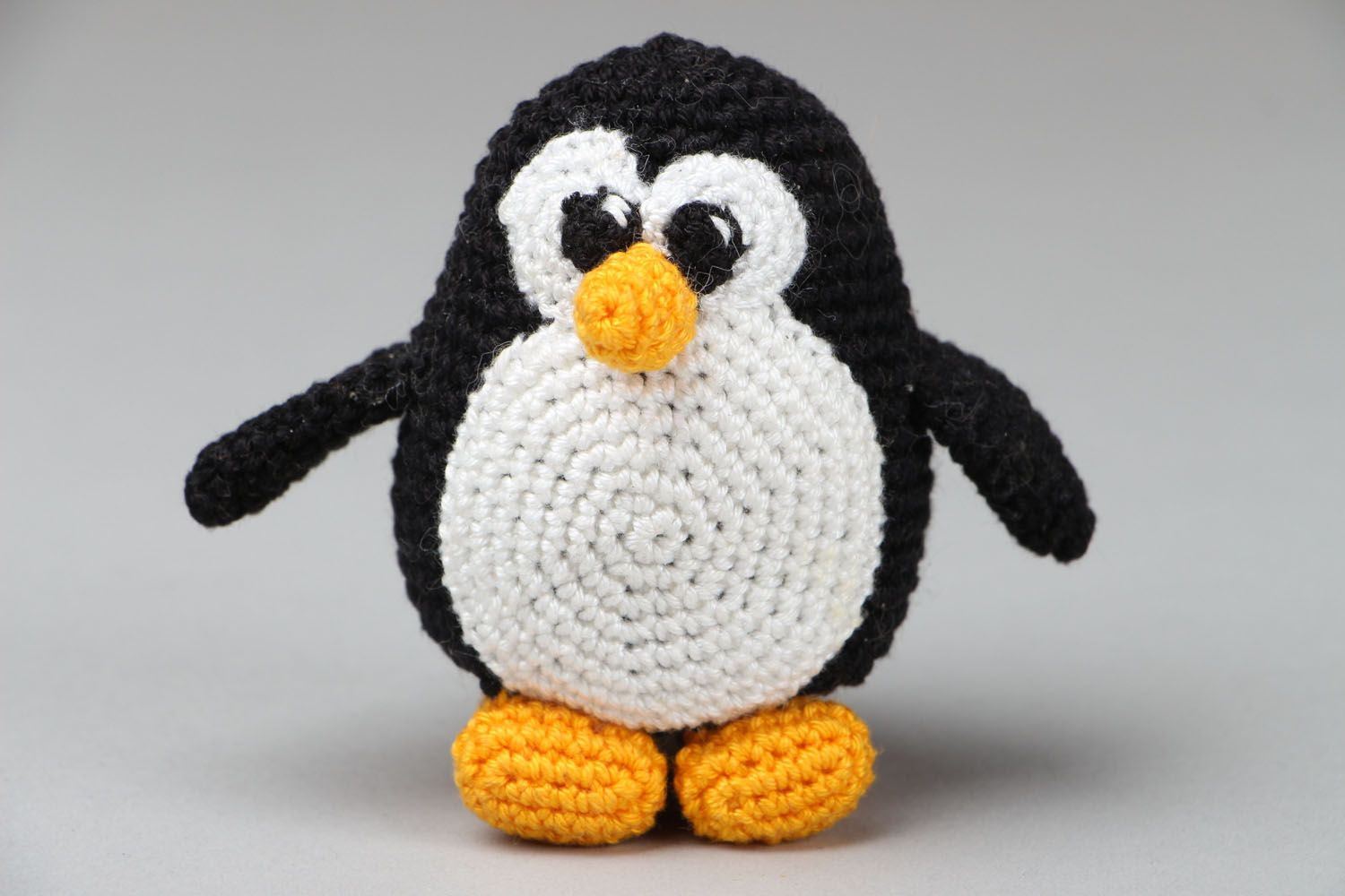Brinquedo macio exclusivo feito à mão Pinguim foto 1