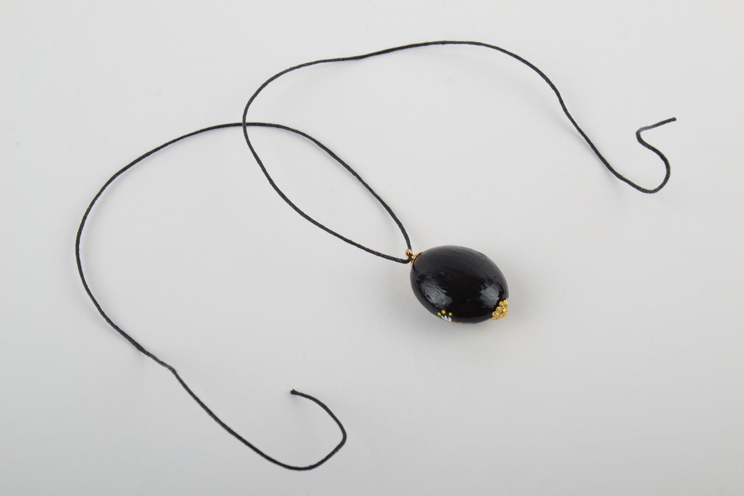 Joli pendentif en plastique ovale noir avec peinture motif floral fait main photo 3