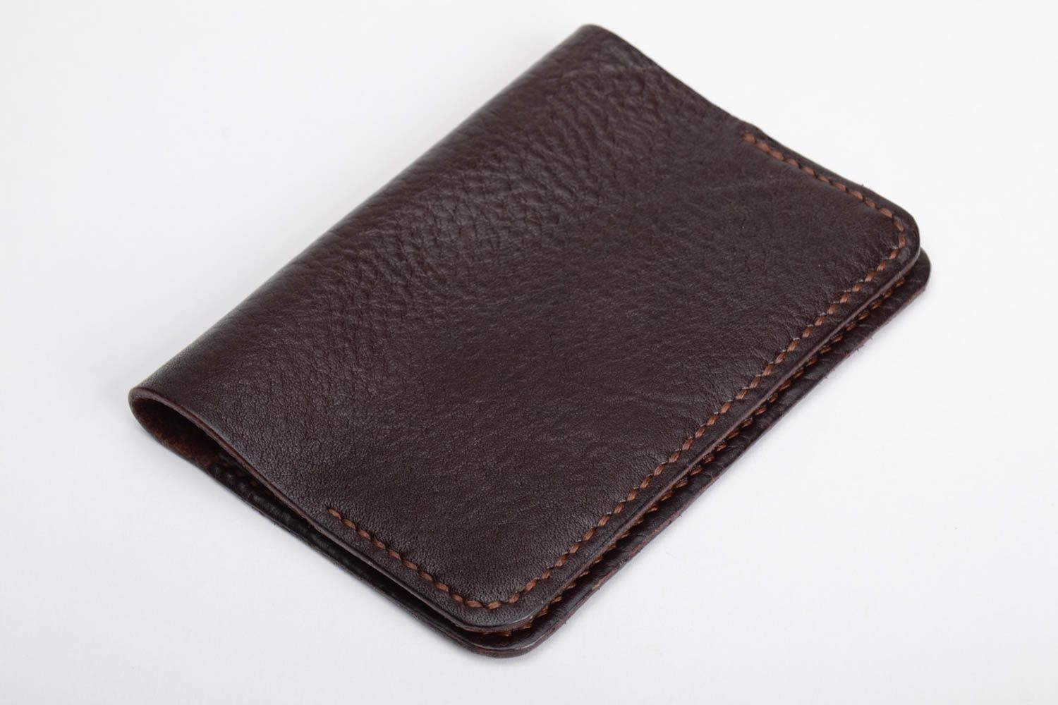 Stilvolle braune Passhülle aus Leder handmade originell schön für Reisepass foto 2