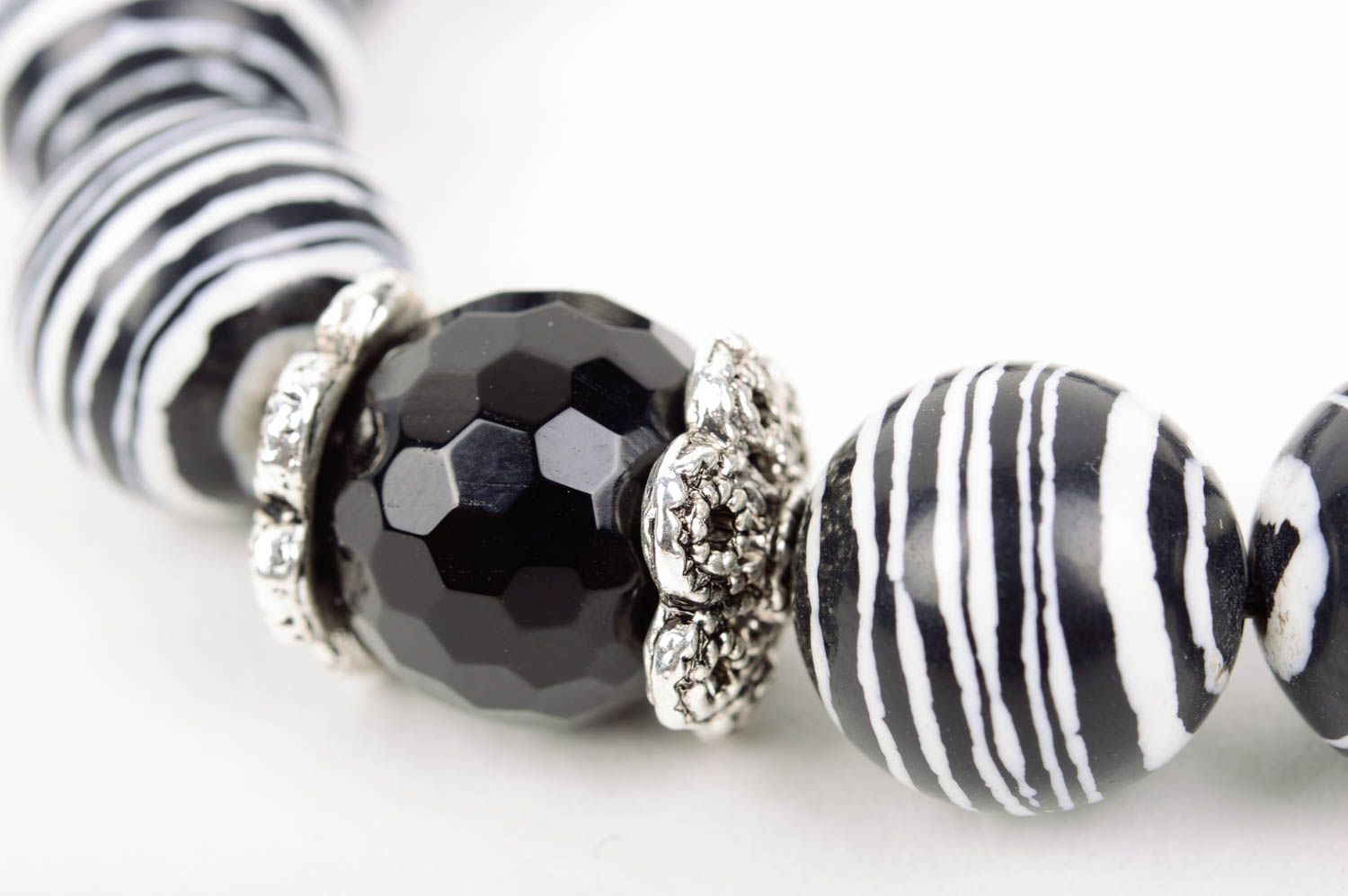 Bracelet en pierres naturelles fait main extensible blanc-noir Cadeau fille photo 4
