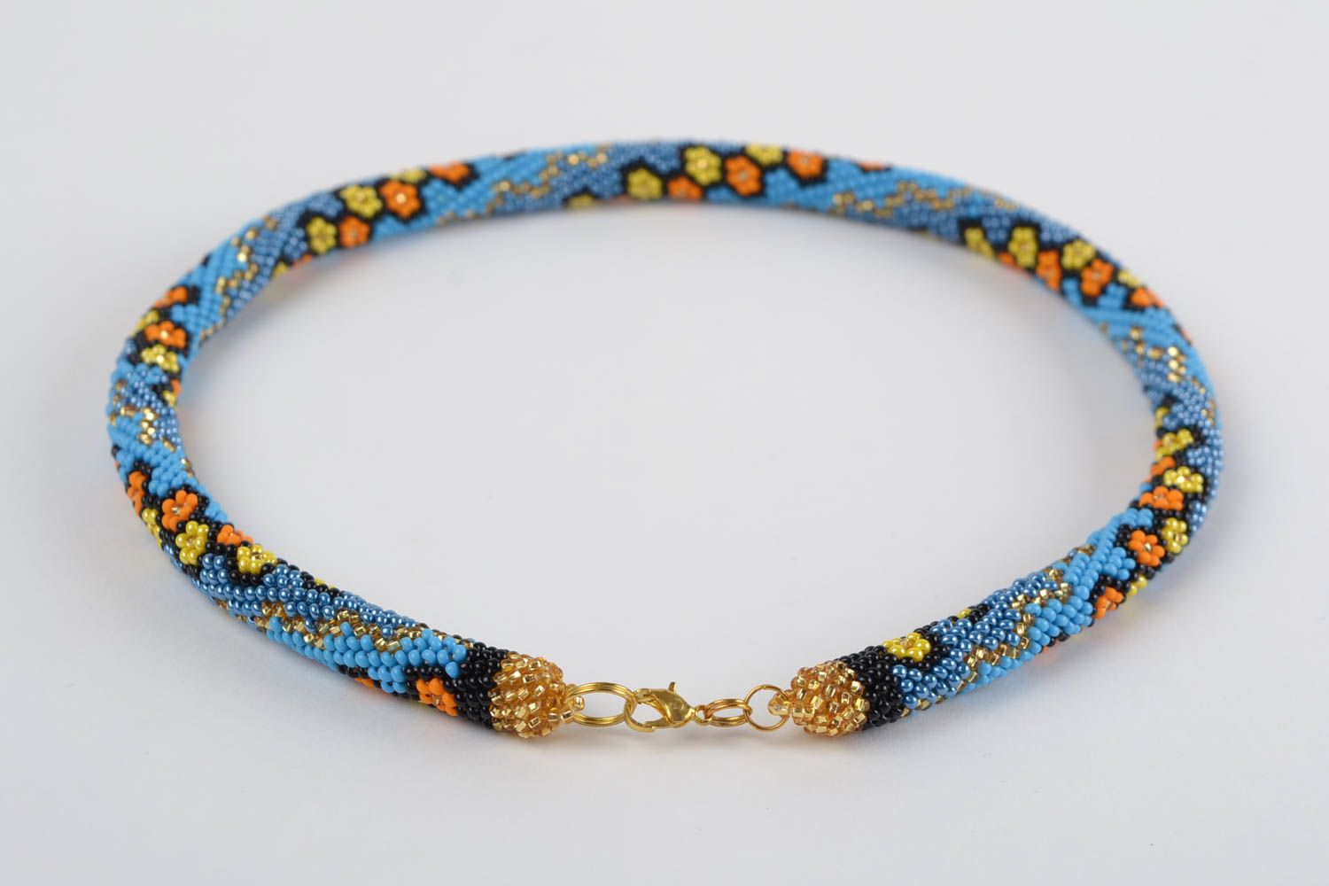 Collana tubolare originale fatta a mano accessorio da donna di perline azzurre foto 5