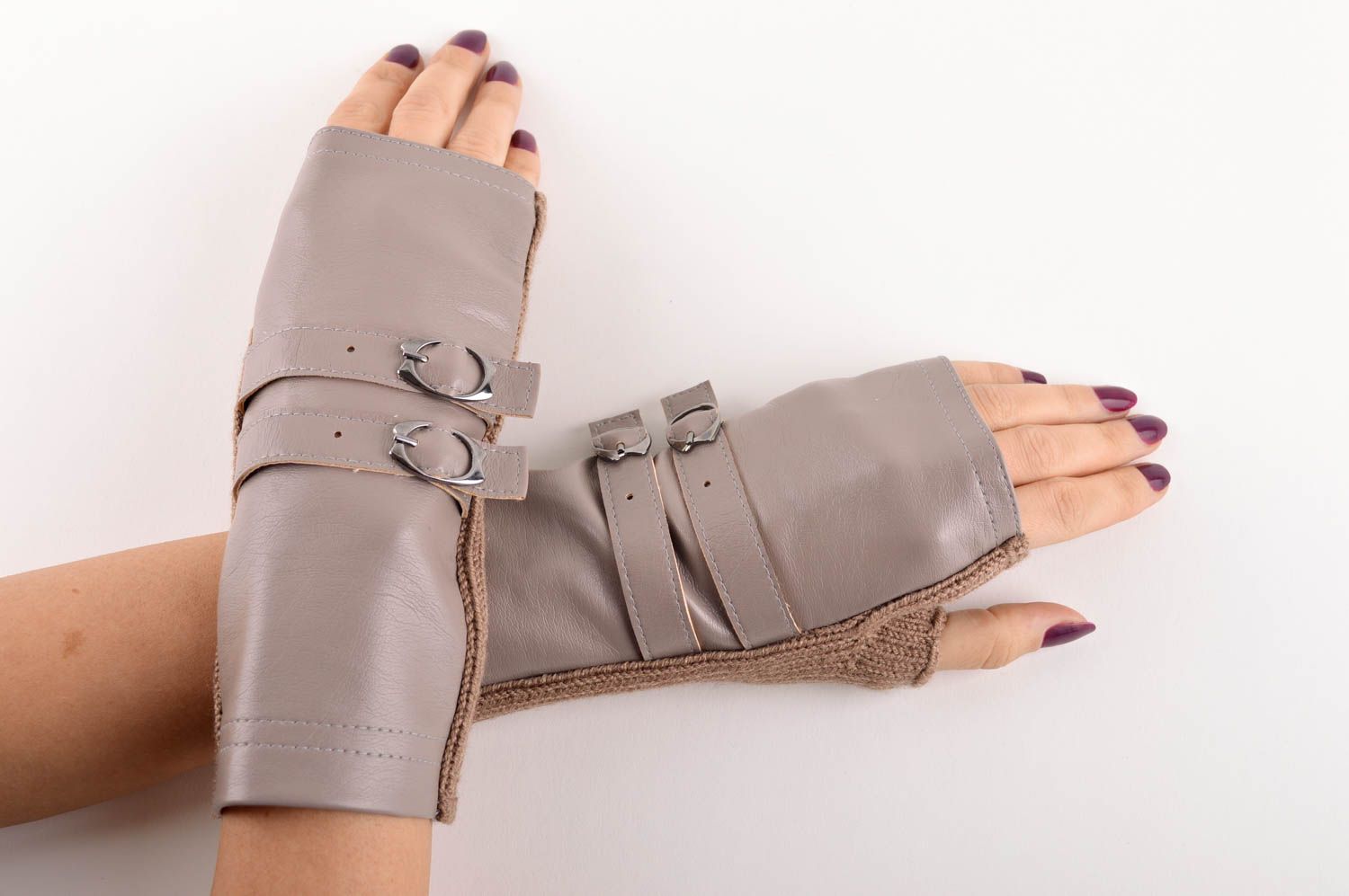 Guantes sin dedos estilosos hechos a mano prenda tejida accesorio para mujer  foto 5