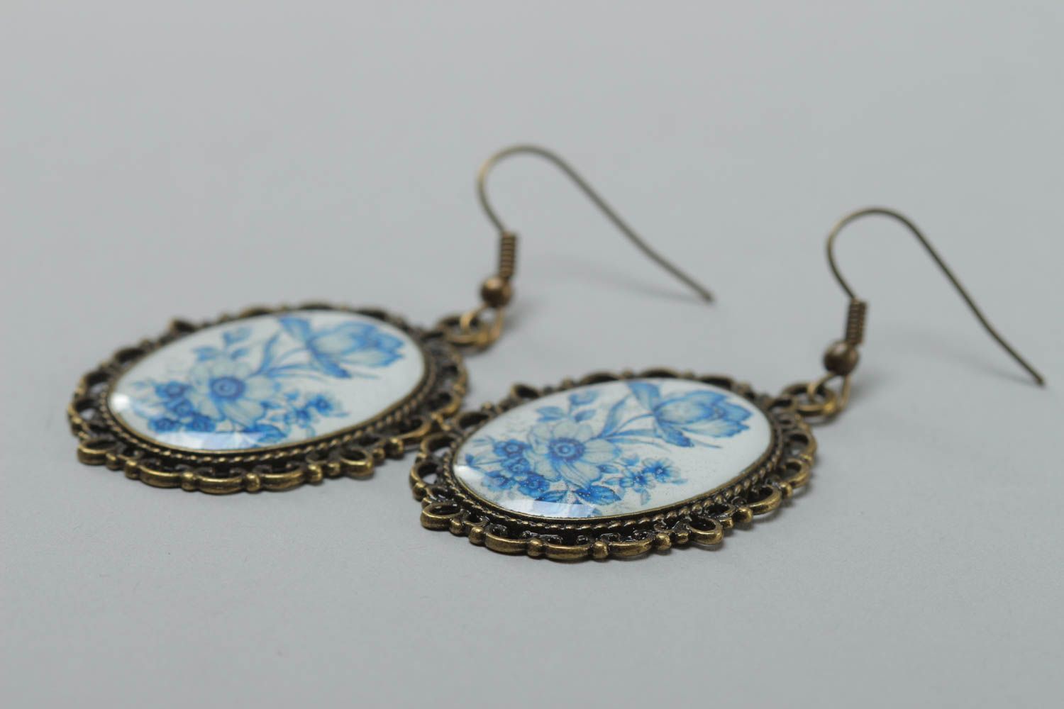 Boucles d'oreilles pendantes style vintage faites main avec fleurs bleues ovale photo 3