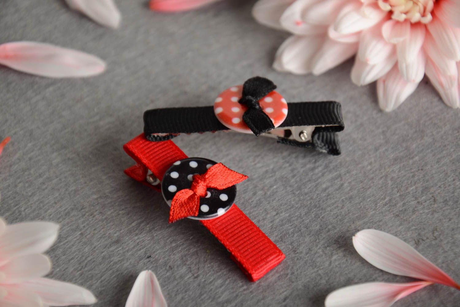 Set of handmade rep ribbon hair clips with buttons 2 pieces black and red photo 1