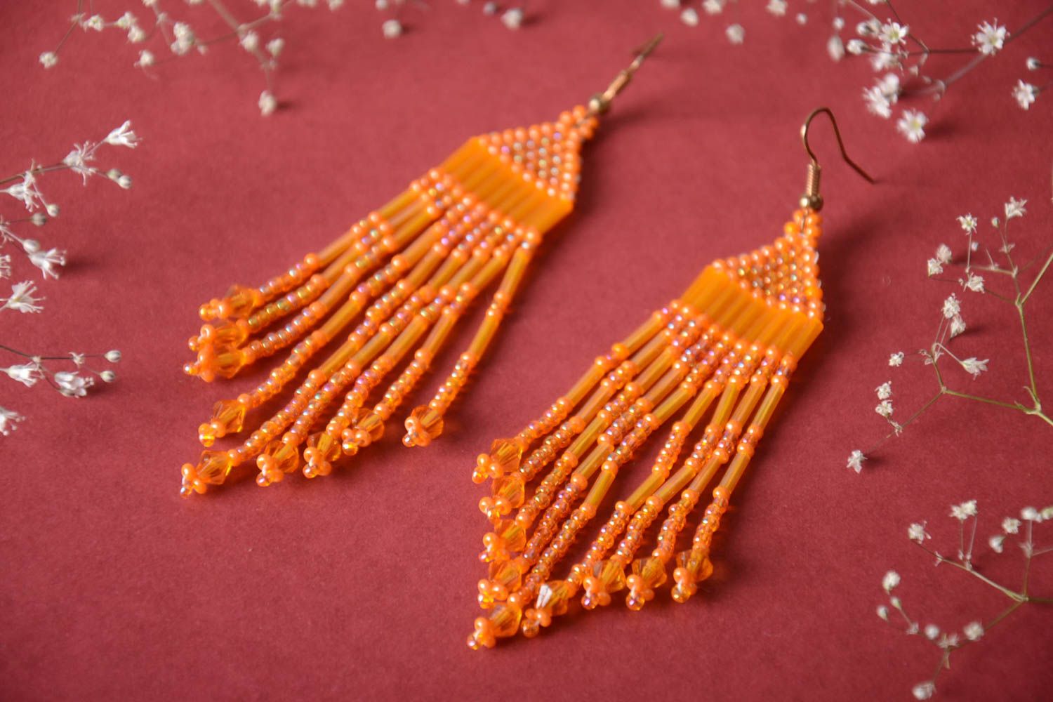 Оранжевые серьги из бисера ручной работы с подвесками красивые яркие женские фото 1