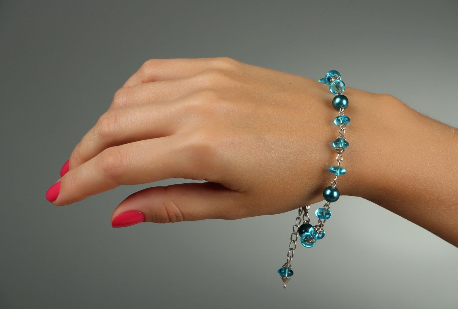 Wrist bracelet with pearls photo 4